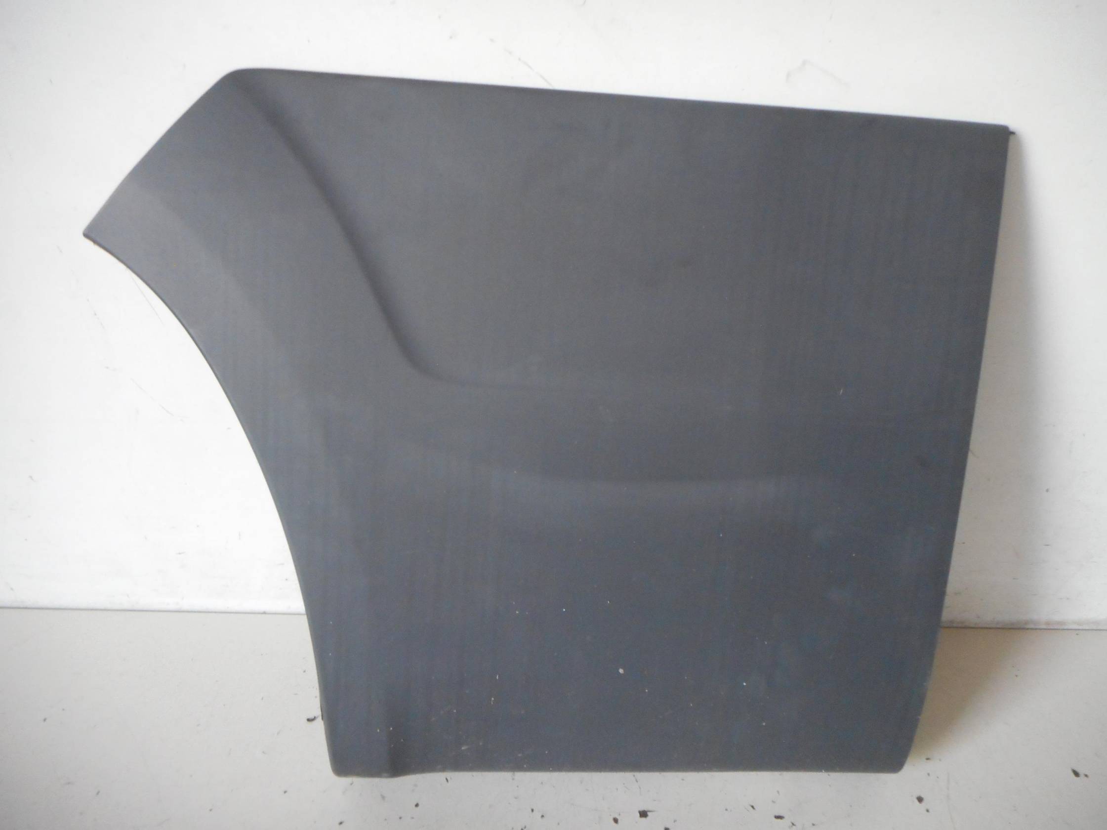 Paraurti post. lat. sx.